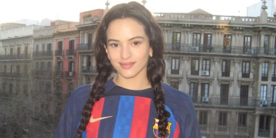 Rosalía demuestra su gusto al futbol con filtro de redes sociales