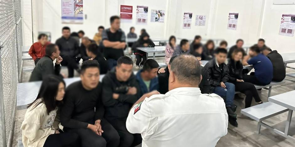 Rescatan a 40 migrantes de China que se hacían pasar por turistas en Oaxaca.