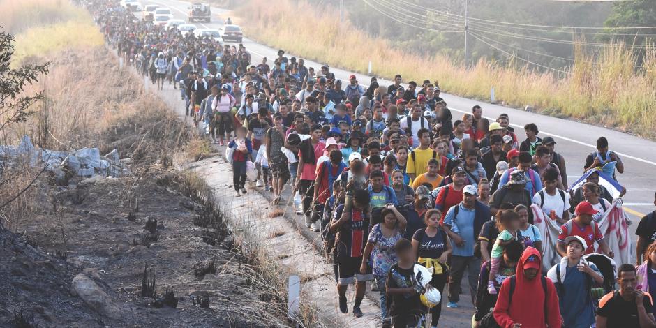 Cientos de indocumentados retomaron su camino rumbo a EU en Chiapas, el lunes pasado.