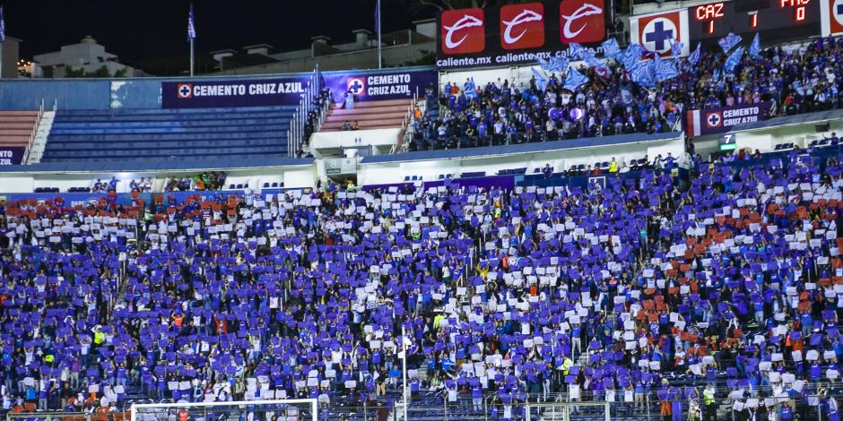 La afición de Cruz Azul recibió al equipo con un especial mosaico en su debut en el Torneo Clausura 2024 de la Liga MX.