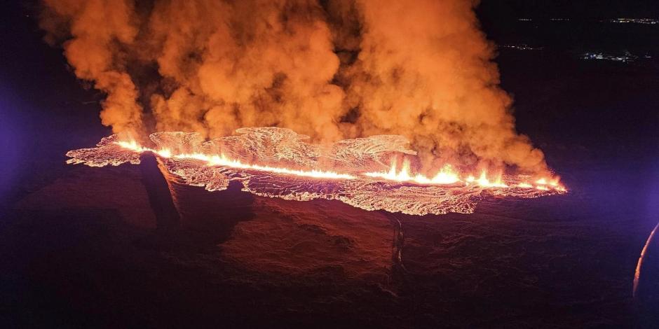 Erupción de un volcán en Islandia.
