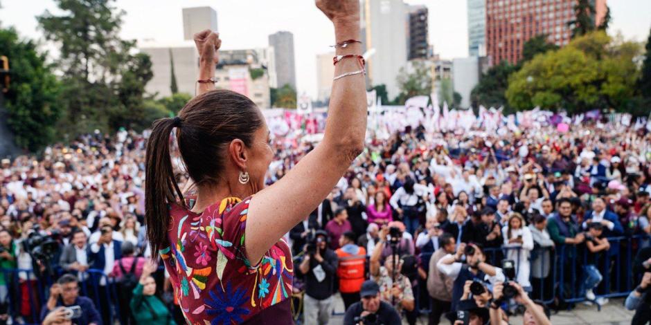 Claudia Sheinbaum reúne la morenista a miles en el Monumento a la Revolución.