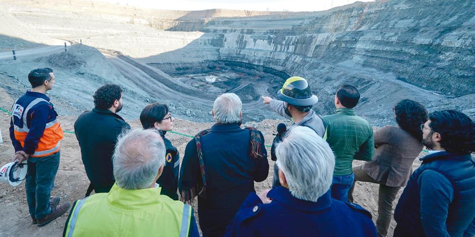 El presidente Andrés Manuel López Obrador y otros funcionarios visitaron la mina El Pinabete, ayer.