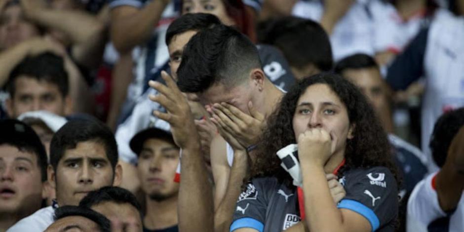 La afición del Monterrey en un partido de futbol durante la temporada pasada.