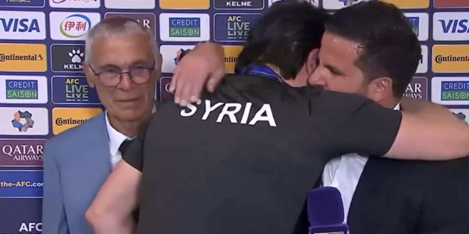 Periodista y traductor de Siria tuvieron un conmovedor llanto luego de la victoria de su selección en la Copa Asiática de Naciones.