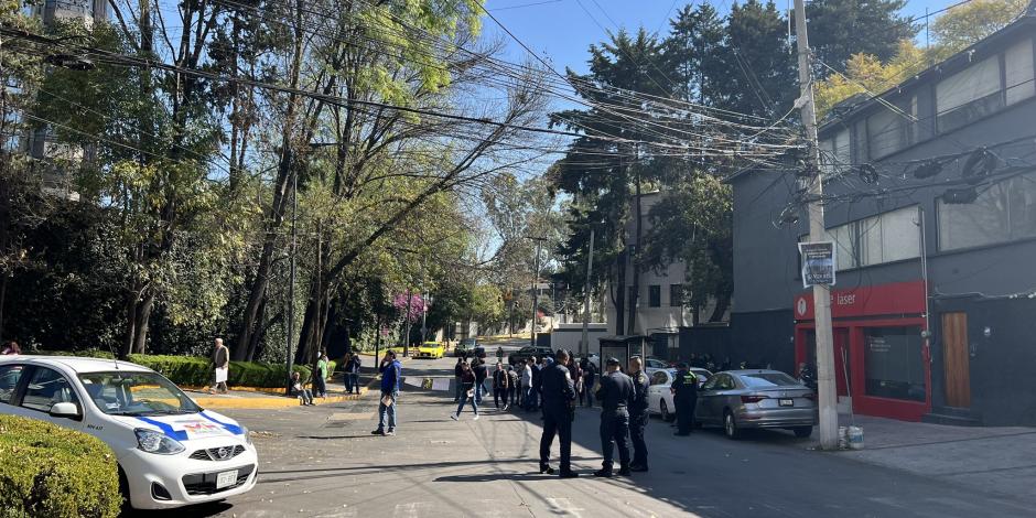 Bloqueo de vecinos en las calles de Alencastre y Alicama.