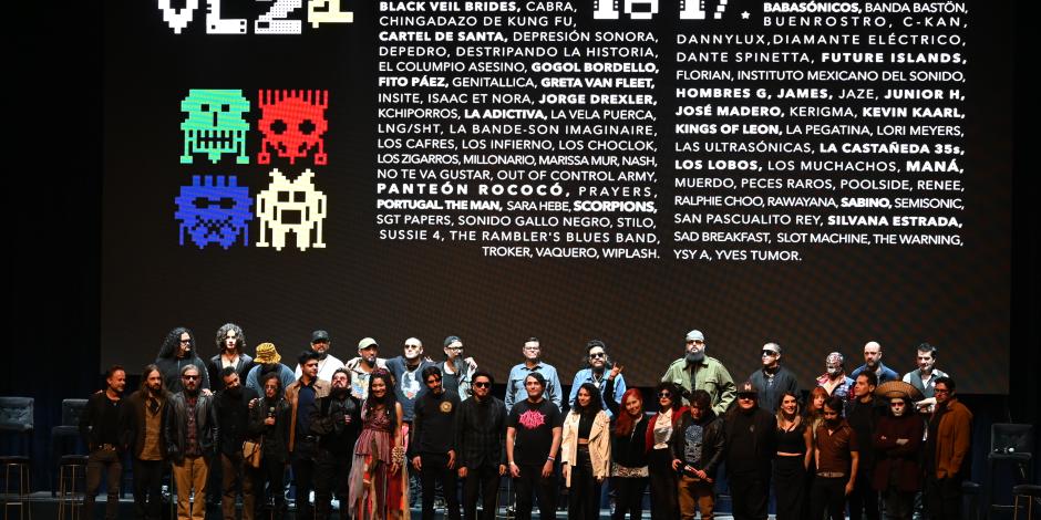 Artistas que forman parte del cartel, ayer en el Teatro Metropólitan.