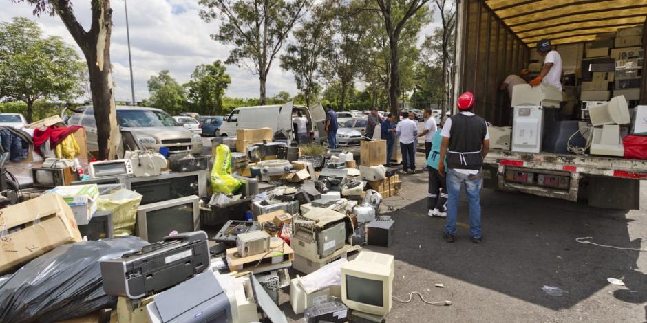 Reciclatrón 2024 en la UNAM; Te decimos cuándo puedes llevar tus aparatos electrónicos viejos para que sean reciclados.