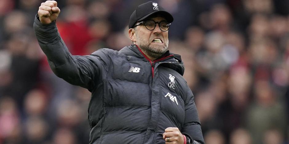 El técnico del Liverpool Jürgen Klopp celebra al final del encuentro ante el Bournemouth en la Liga Premier