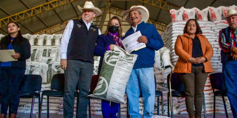 Secretario de Agricultura y Desarrollo Rural, Víctor Villalobos Arámbula, inicia entrega de fertilizantes gratuitos a productores del estado de Tlaxcala