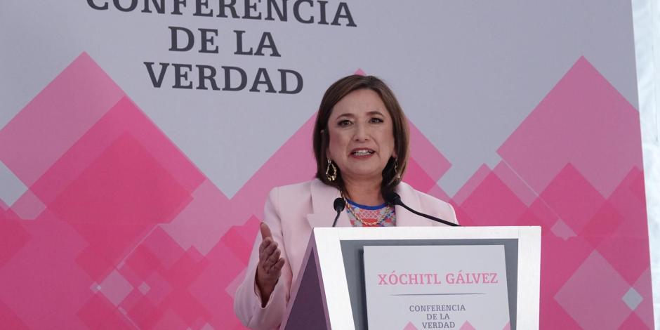 La candidata de PRI, PAN y PRD, Xóchitl Gálvez, ayer, en conferencia de prensa.