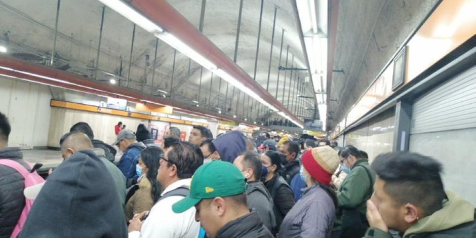 El Metro de la Ciudad de México presenta retrasos, falta de trenes y mal servicio en las Líneas A, 7 y 8 hoy martes 30 de enero.
