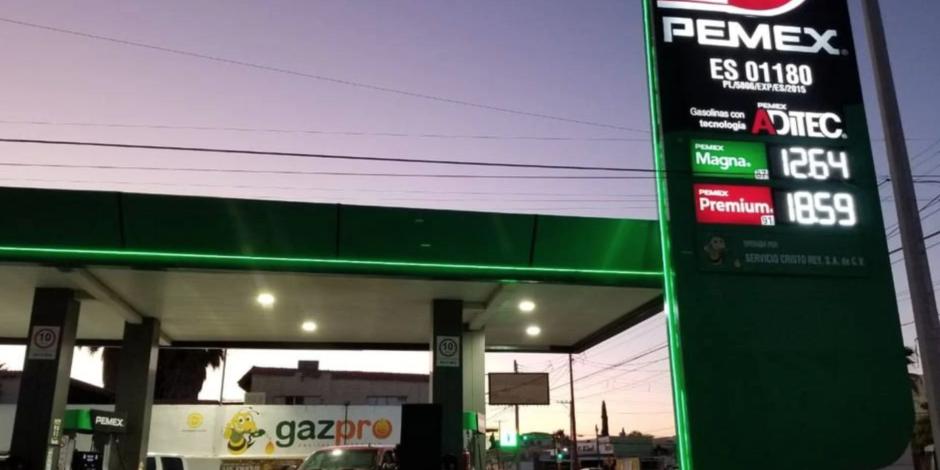 Gasolina a 12 pesos en México.