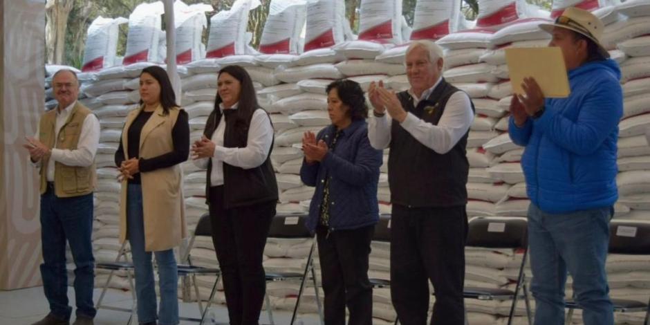 Sader y Bienestar entregan fertilizantes a agricultores de CDMX: Fany Correa.
