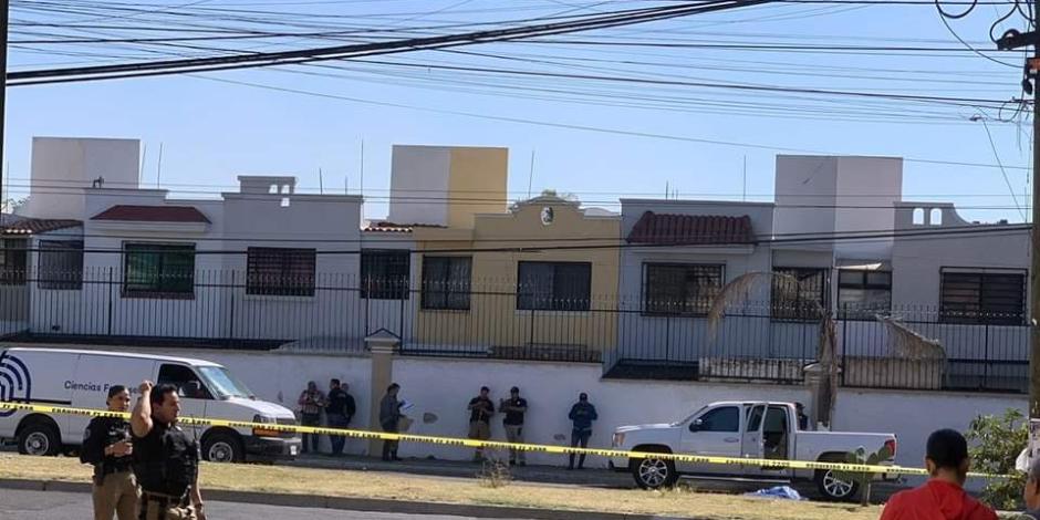 Autoridades de Jalisco acordonaron el sitio en donde el precandidato fue ejecutado a balazos la tarde de ayer.