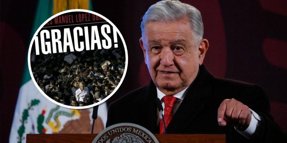 El presidente López Obrador presenta la portada de su próximo libro.