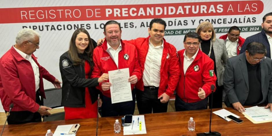 'El Güero' Quijano se registra para buscar la reelección en la Magdalena Contreras.