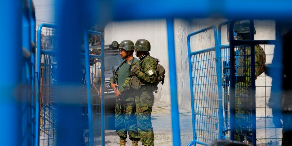 Fuerzas Armadas mantienen la vigilancia en zonas de riesgo, en Ecuador.