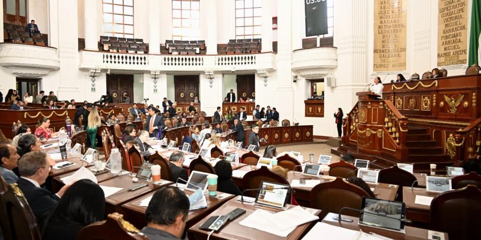 La sesión de ayer en el Congreso capitalino, antes de que se suspendiera por falta de quorum.
