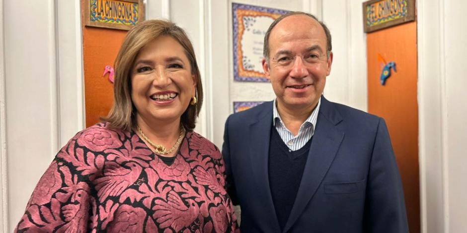 La abanderada presidencial de la oposición con el expresidente de México, Felipe Calderón, ayer, en España.