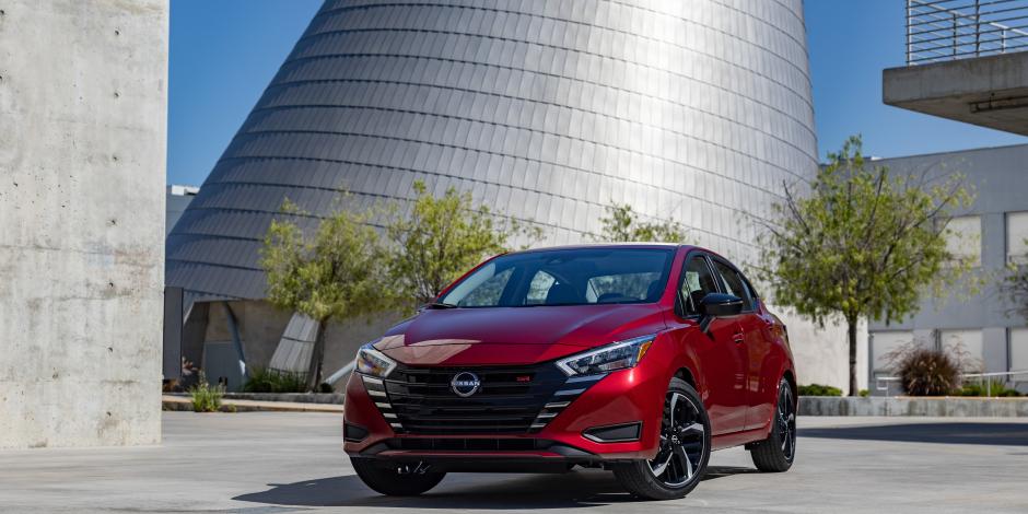 Nissan Versa el "Mejor auto subcompacto" por Car and Driver Editors' Choice 2024.