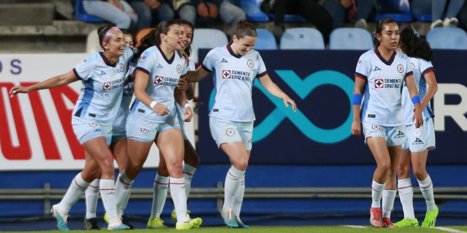 Jugadoras de Cruz Azul festejan un gol en el Clausura 2024 de la Liga MX Femenil.