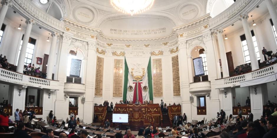 La sesión del pleno del Congreso capitalino, ayer, antes de la salida de los diputados de Morena.