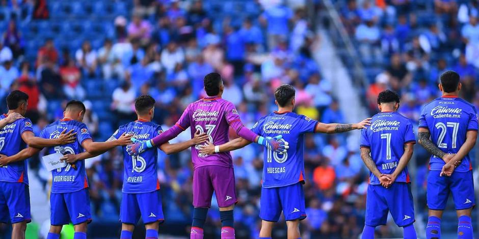 Jugadores de Cruz Azul previo a un juego en el Clausura 2024.