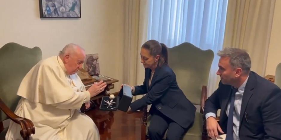 Claudia Sheinbaum con el Papa Francisco.