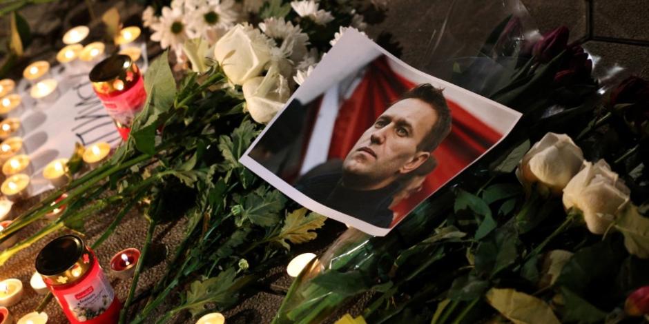Funeral en memoria de Alexei Navalni en la Embajada de Rusia en Bulgaria.
