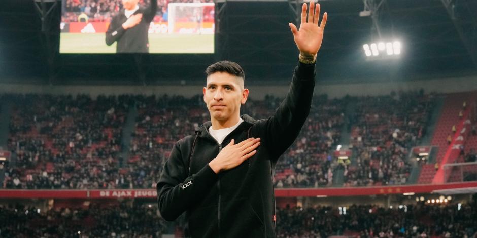 Edson Álvarez en su homenaje del Ajax.