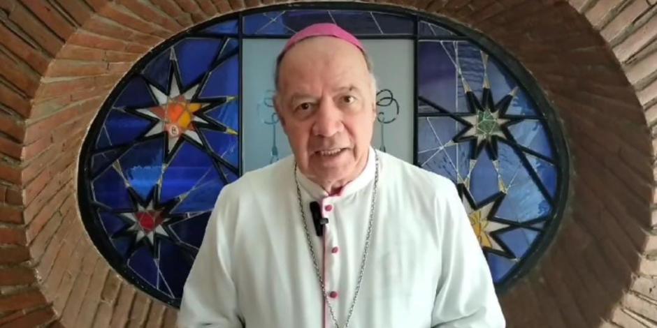 El arzobispo de Acapulco, Leopoldo González, al dar lectura a un comunicado conjunto, ayer.