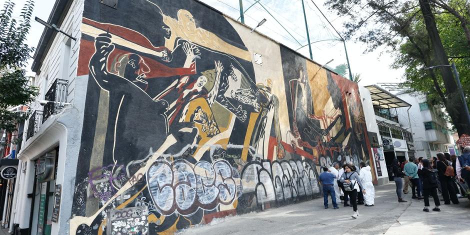 El mural La guerra y la paz, ayer en el arranque de las obras.