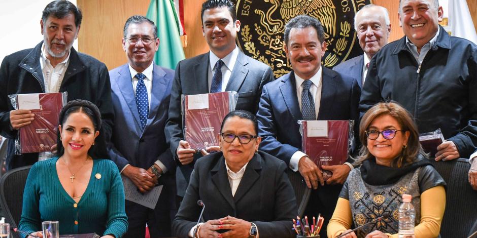 La titular de la SSPC, Rosa Icela Rodríguez (c), se reunió ayer con integrantes de la Junta de Coordinación Política de la Cámara de Diputados.