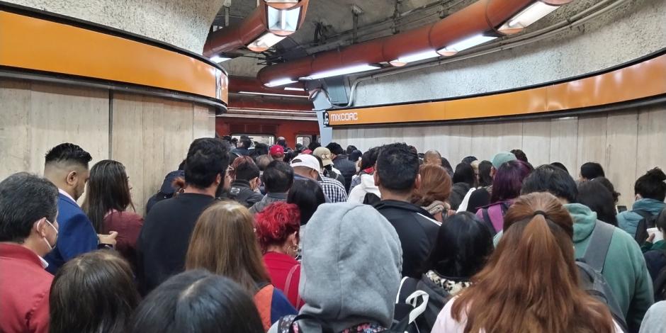 Reportan aglomeraciones y retrasos en la Línea 7 del Metro CDMX.