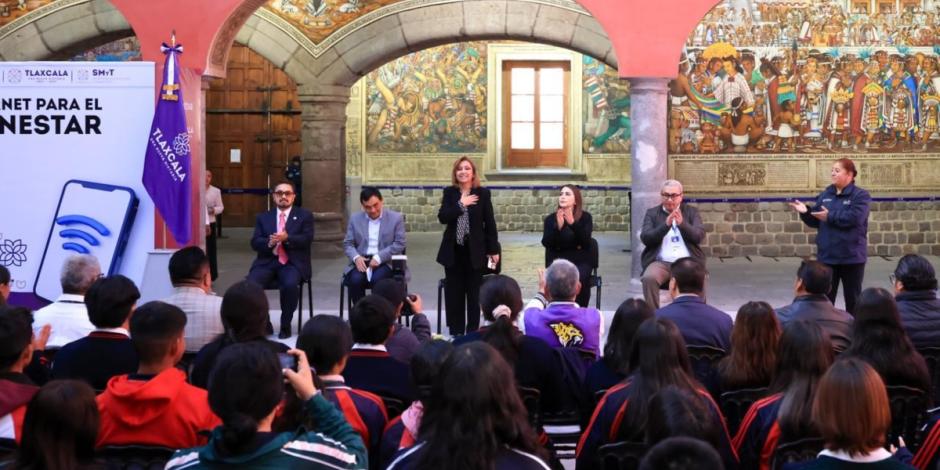 La gobernadora de Tlaxcala Lorena Cuéllar Cisneros encabezó el arranque del servicio “Internet para el bienestar”