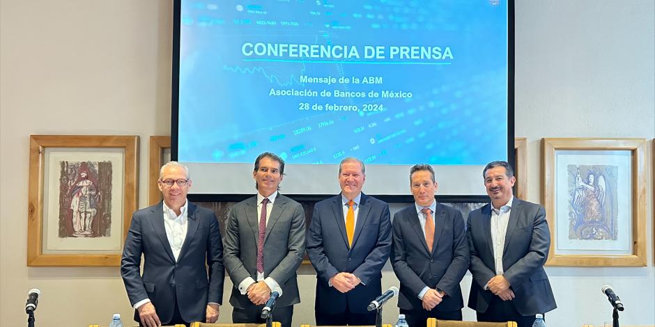 El cuerpo directivo de la Asociación de Bancos de México, ayer, en conferencia de prensa para dar los detalles de la convención anual del sector, la cual será en abril.