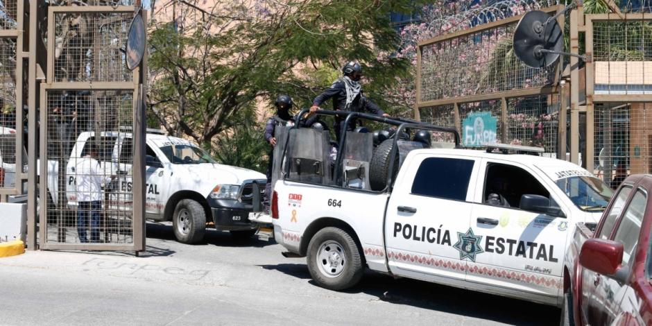 Yanqui Rothan “N”, estudiante de la Escuela Normal Rural ‘Raúl Isidro Burgos’ de Ayotzinapa perdió la vida y otro fue detenido en Chilpancingo, Guerrero.