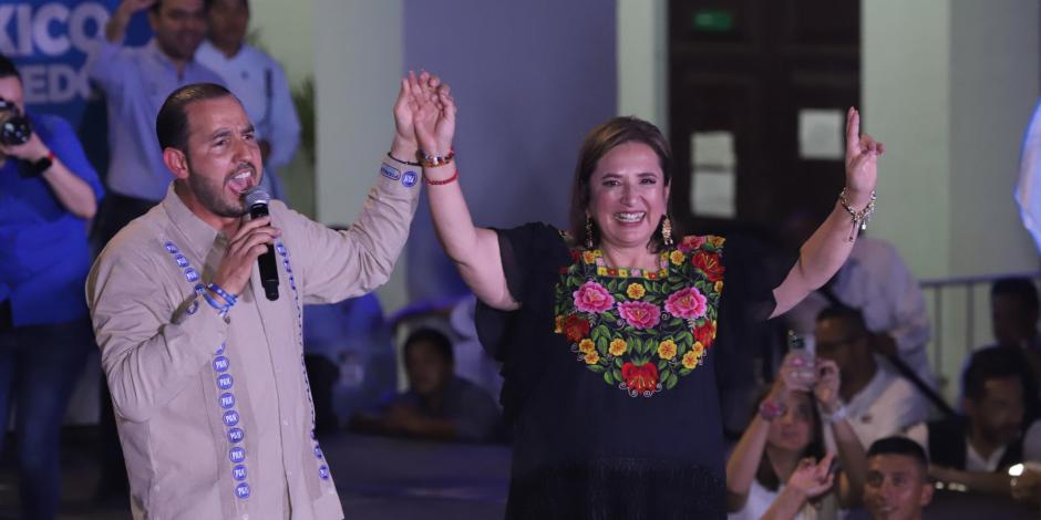La candidata presidencial de Fuerza y Corazón por México Xóchitl Gálvez y el dirigente del PAN Marko Cortés.