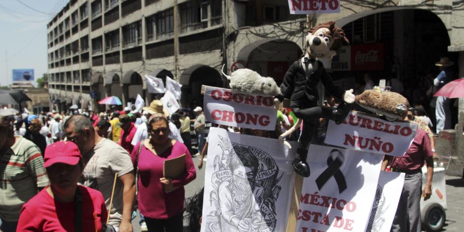 Integrantes del magisterio, en una protesta contra el entonces secretario de Educación Aurelio Nuño, en 2016.