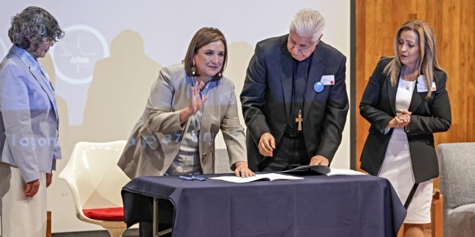 Xóchitl Gálvez firma Compromiso Nacional por la Paz