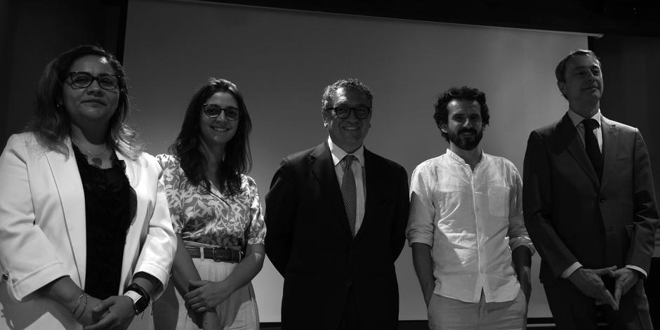 El embajador Alessandro Modiano (centro), Francesco Fanccin (der.) e Ilaria Giacomi (izq.), ayer.