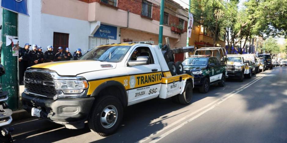 Retiran más de 700 autos chatarra de la vía pública en Coyoacán.