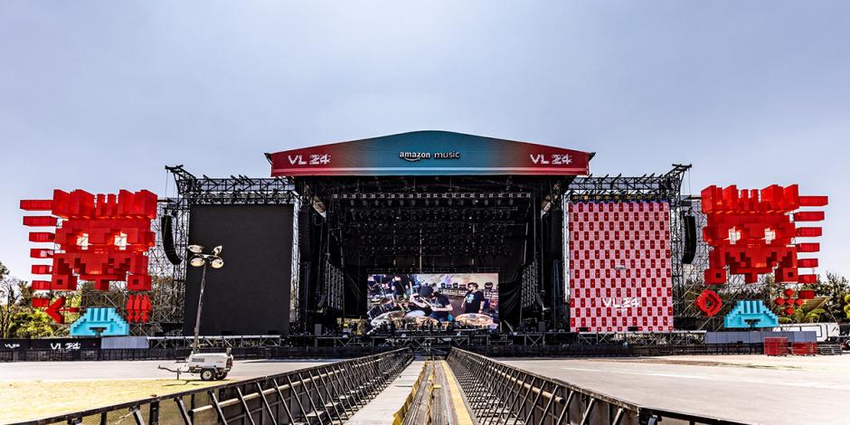 Uno de los escenarios del Vive Latino 2024, previo a la apertura.