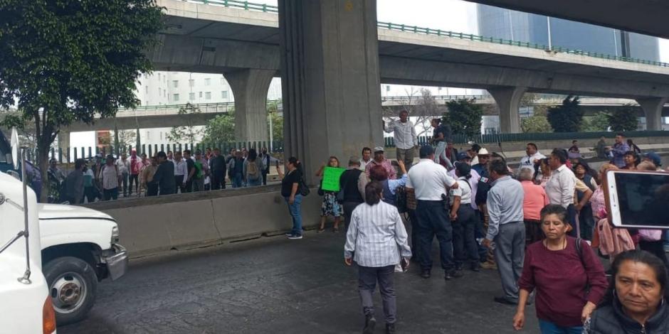 Bloqueo en Periférico Norte. Manifestantes liberan un carril.