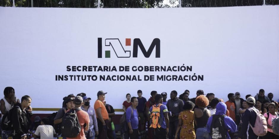 Separa INM a funcionarios por presunto tráfico de migrantes.