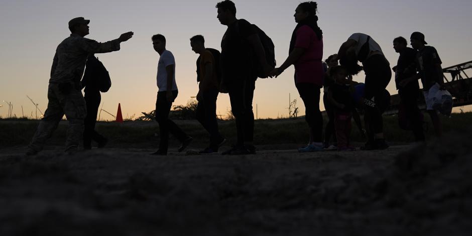 Migrantes en su paso por Texas, Estados Unidos.