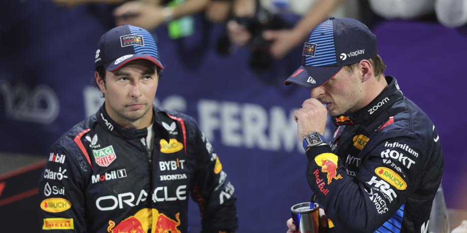 Checo Pérez y Max Verstappen después del Gran Premio de Arabia Saudita de F1, el pasado 9 de marzo.