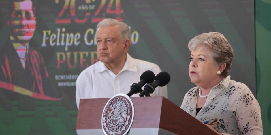 El Presidente López Obrador y la canciller Alicia Bárcena, ayer.