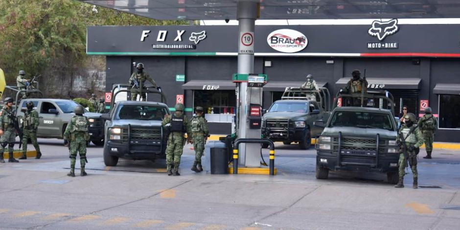 Elementos del Ejército durante las labores de patrullaje en Sinaloa, ayer.